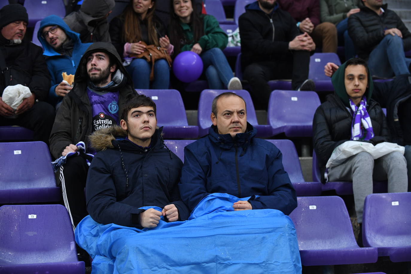 Aficionados en las gradas del Zorrilla durante el encuentro con la Real Sociedad B. 