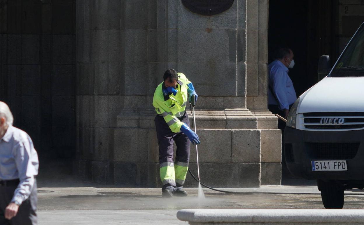El PSOE apoya a la plantilla del servicio de limpieza en sus reivindicaciones para recuperar poder adquisitivo