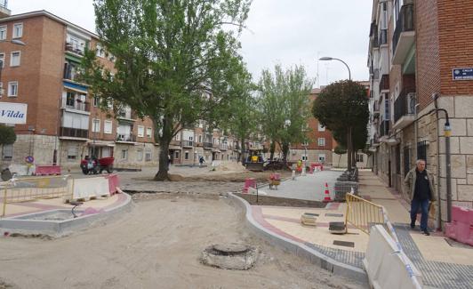 Trabajos de peatonalización de la plazoleta de la calle Falla. 