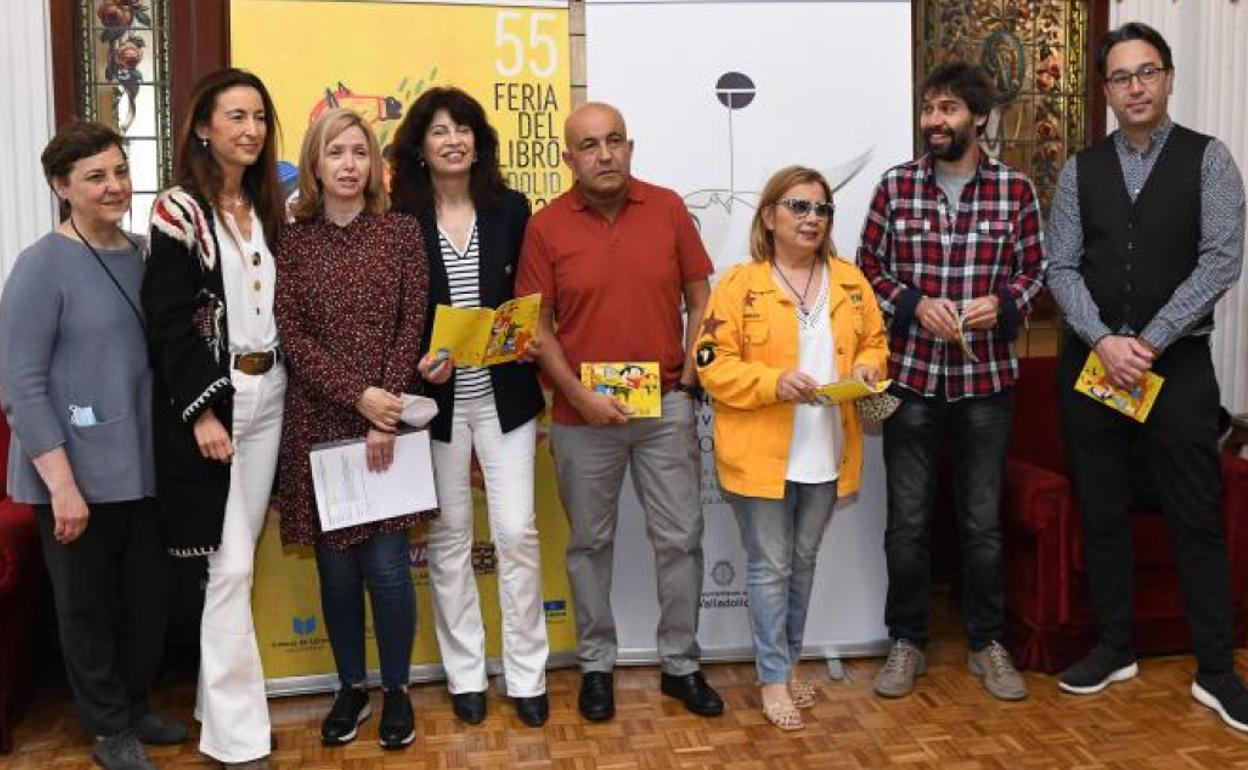 Ana Redondo, acompañada por el equipo que hace posible la Feria. 