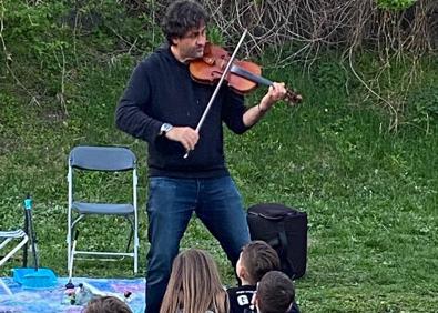 Imagen secundaria 1 - Fetén Fetén: el grupo castellano que llevó la música a escuelas y hospitales de Ucrania
