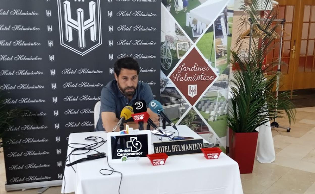 Luis Ayllón, entrenador de Unionistas.