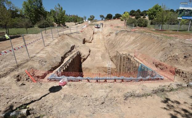 Obras del elevador en el Parque de los Almendros. 