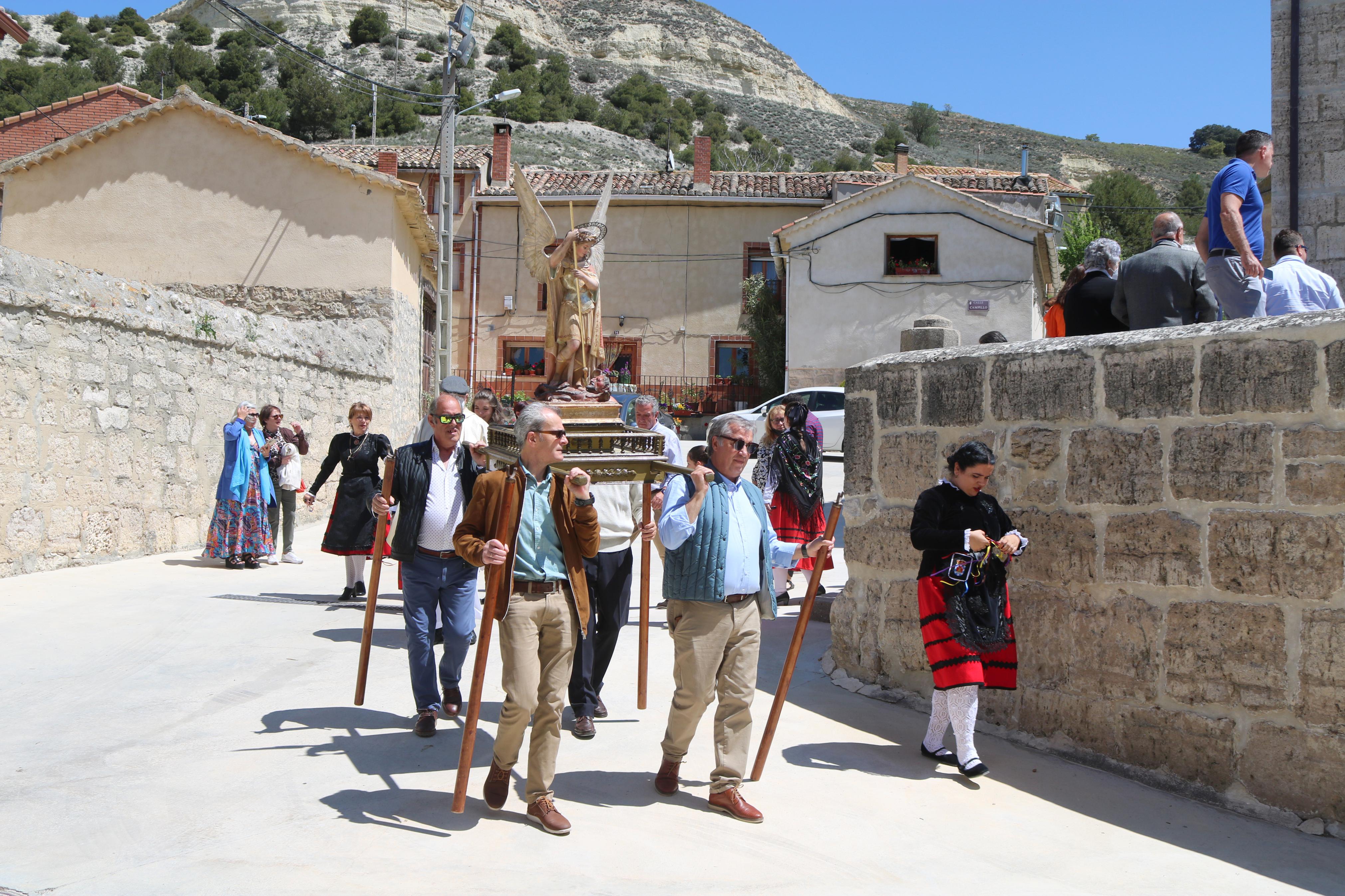 Los hornilleros danzaron en honor a San Miguel Arcángel