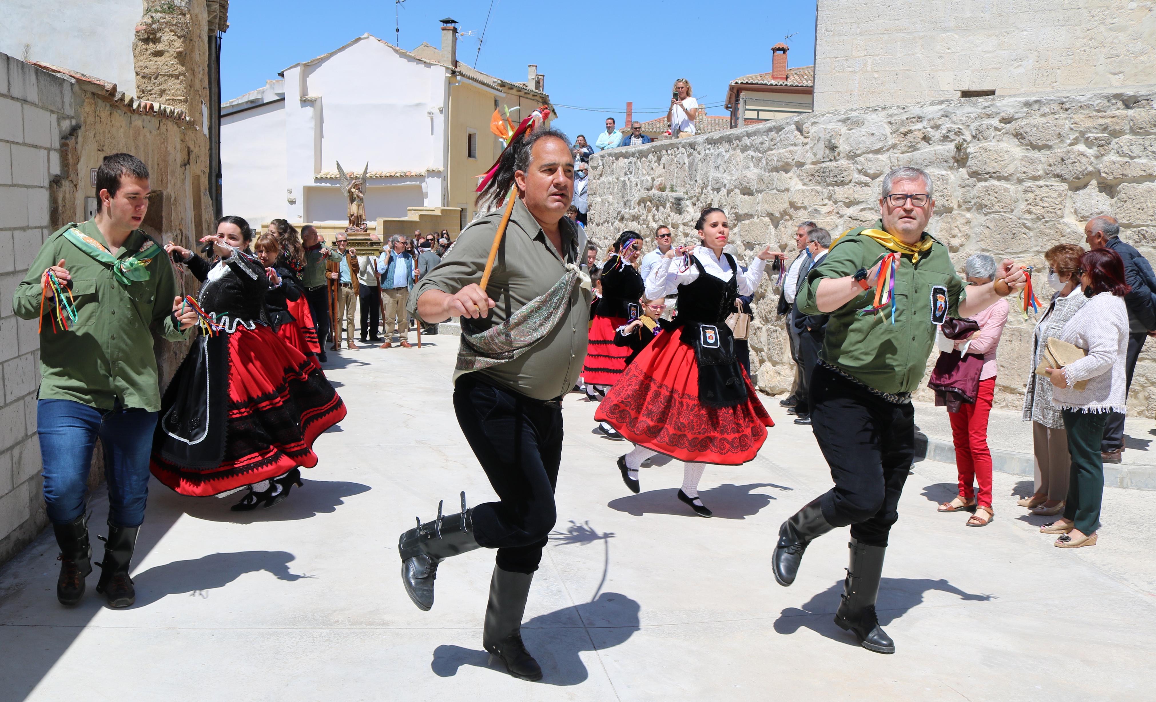 Los hornilleros danzaron en honor a San Miguel Arcángel