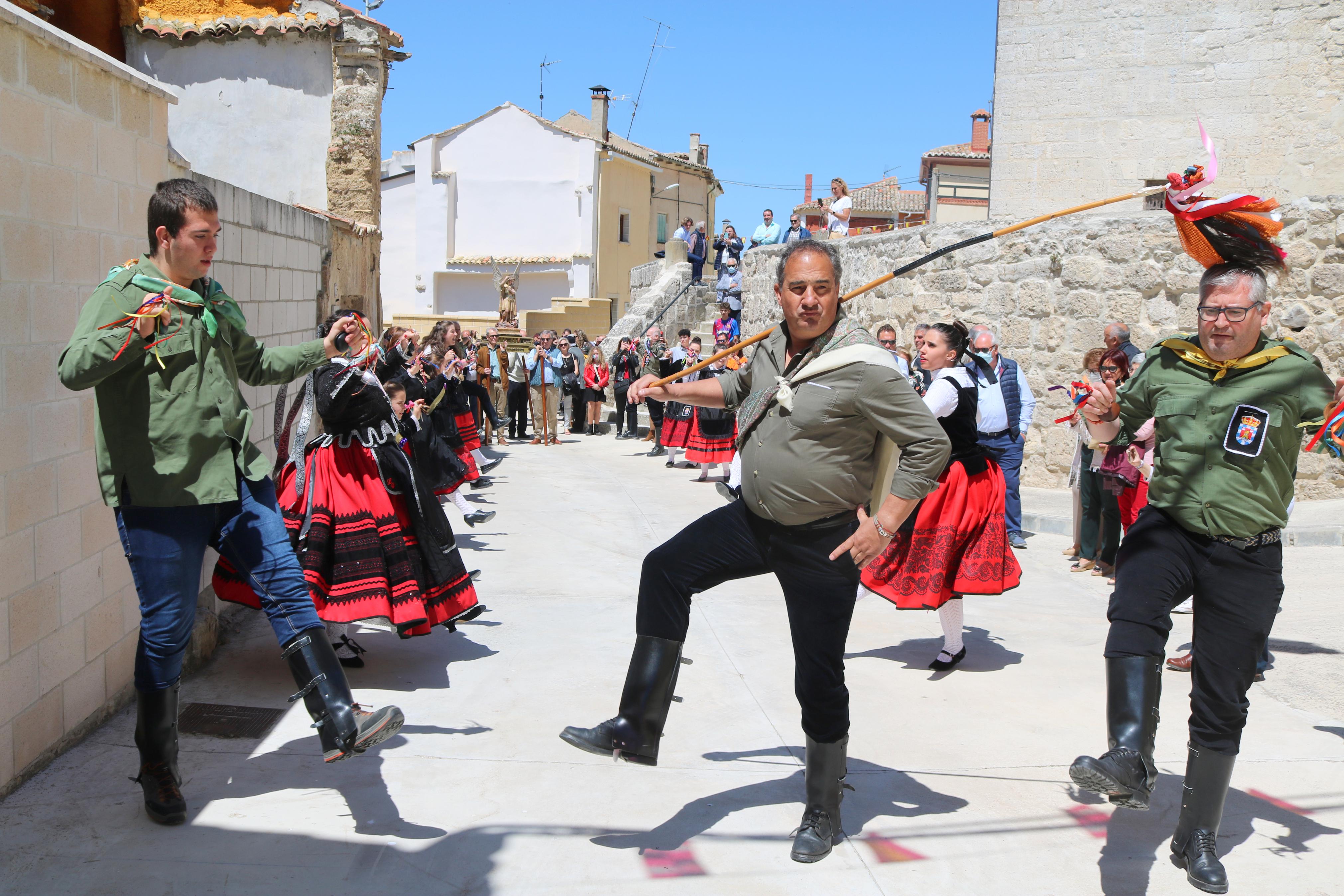 Los hornilleros danzaron en honor a San Miguel Arcángel