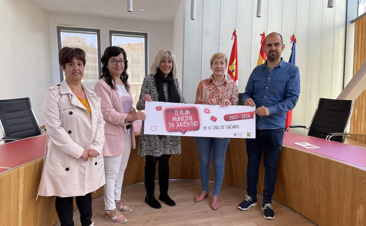 Participantes en la presentación del plan. 