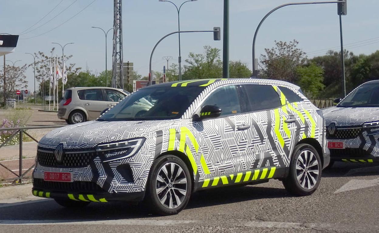 Dos unidades del Renault Austral, este martes en la carretera de Madrid. 