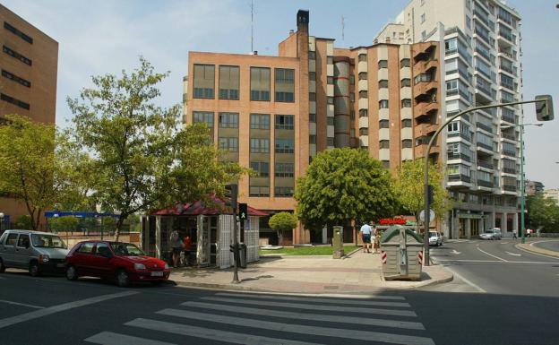 Un joven entrega a la Policía 14.000 euros que encontró en una plaza de Valladolid