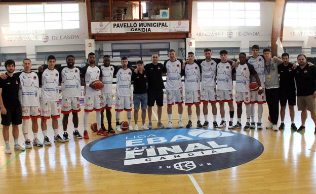 Imagen principal - Autoritario inicio del Usal La Antigua en la fase de ascenso a LEB Plata de Gandía