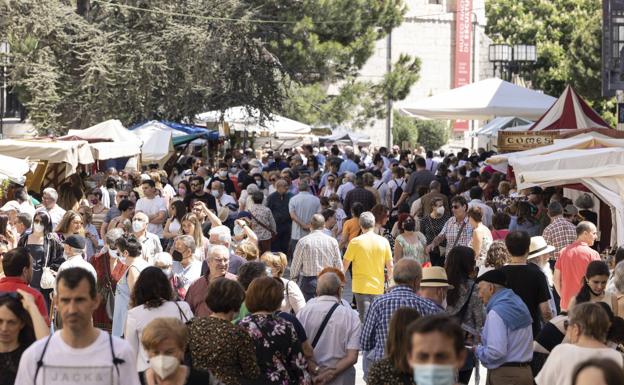 San Pedro Regalado se viste de manga corta y reparte buen ambiente en Valladolid