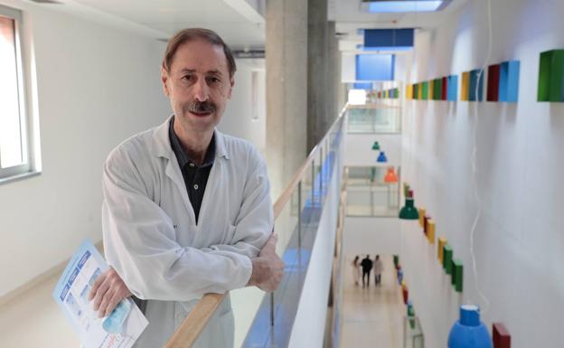 El doctor Félix del Campo, en el Hospital Río Hortega de Valladolid. 