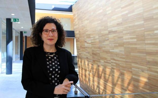 La profesora García Garrosa.