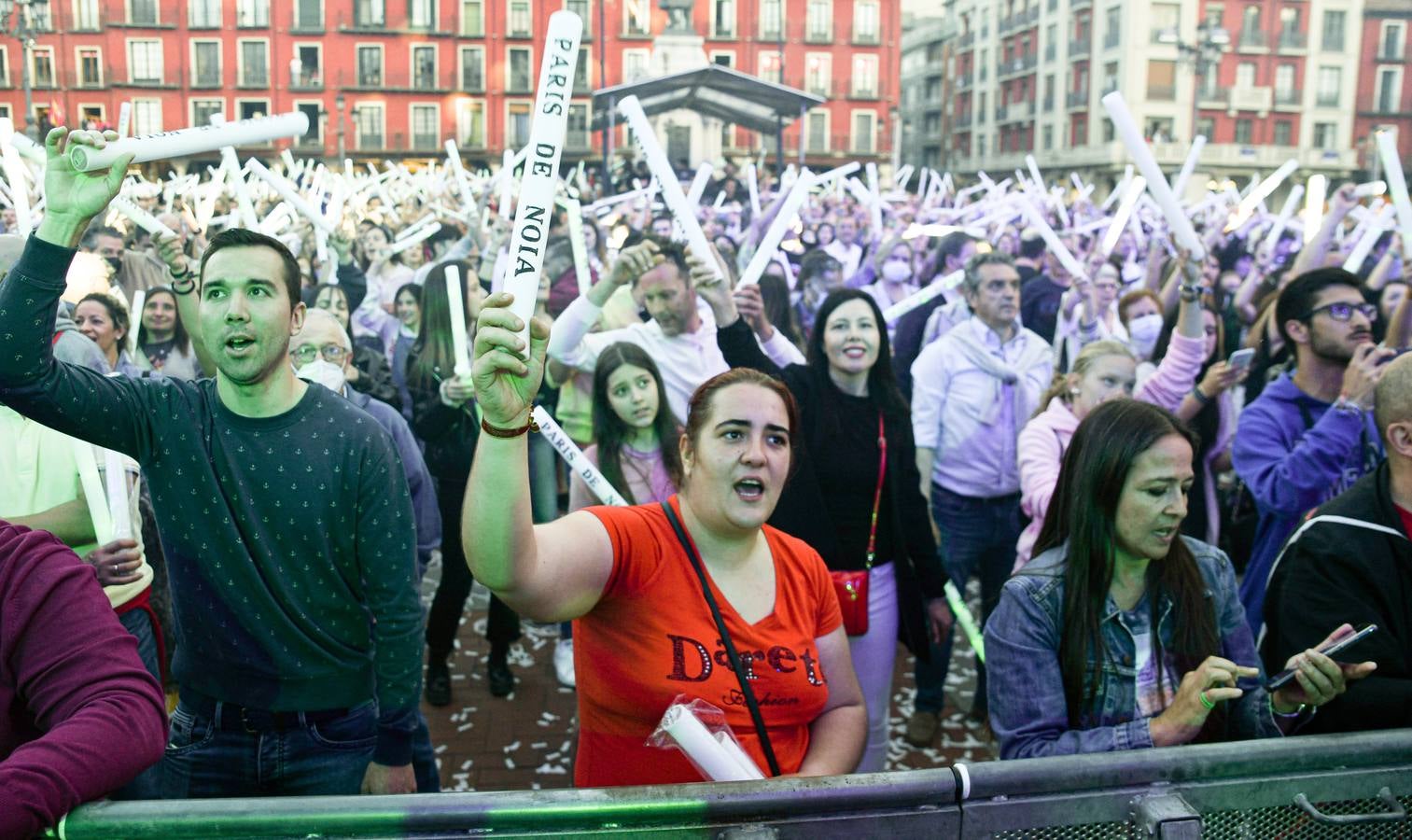 Fotos: El espectáculo de la París de Noia llega a la Plaza Mayor de Valladolid (2/2)