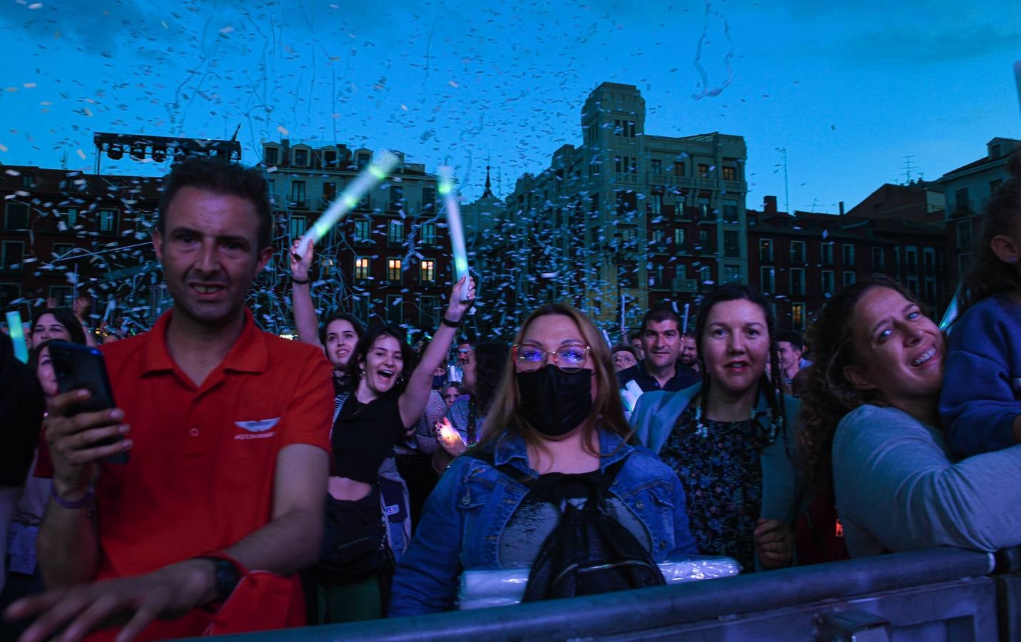 Fotos: El espectáculo de la París de Noia llega a la Plaza Mayor de Valladolid (1/2)