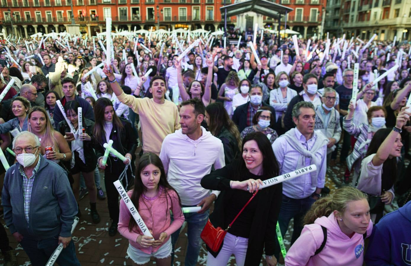 Fotos: El espectáculo de la París de Noia llega a la Plaza Mayor de Valladolid (1/2)