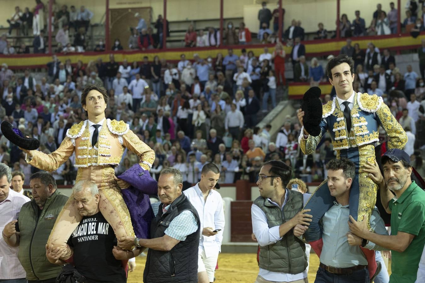 Fotos: Roca Rey y Tomás Rufo abren la puerta grande en Valladolid (2/3)