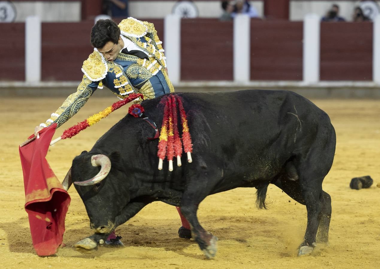 Fotos: Roca Rey y Tomás Rufo abren la puerta grande en Valladolid (3/3)