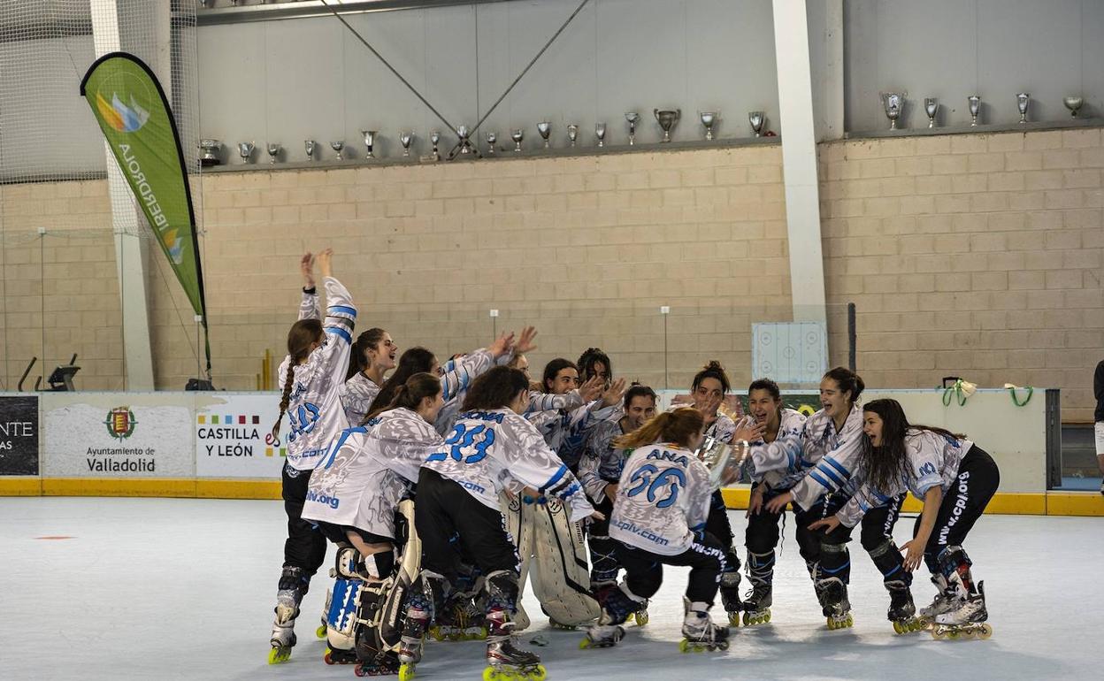 Las jugadoras del CPLV Las Panteras celebran el título