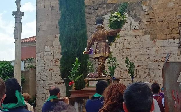 Procesión de San Isidro en la entrada del Monasterio de La Trapa.