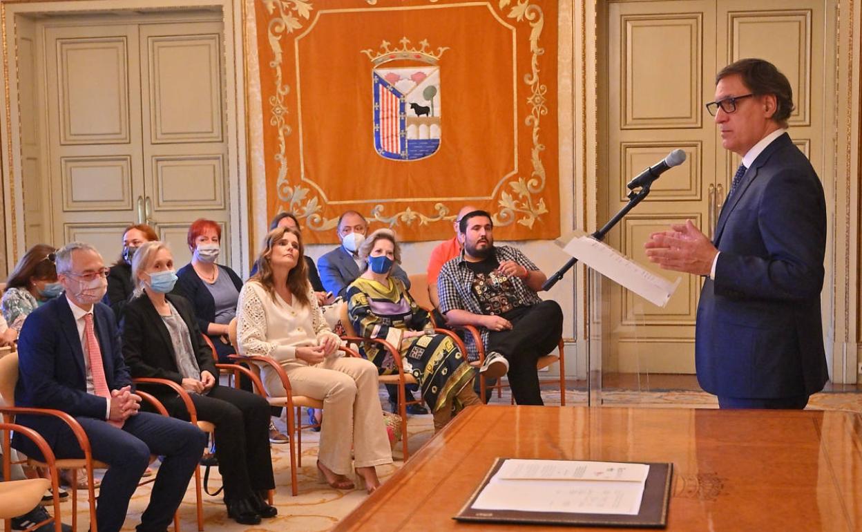 El alcalde se dirige a representantes del resto de entidades participantes en la iniciativa.