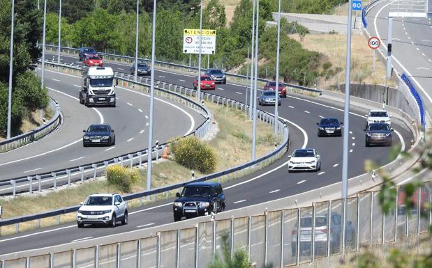 Detienen a un conductor que circulaba a 217 kilómetros por hora en un punto negro de la AP-6