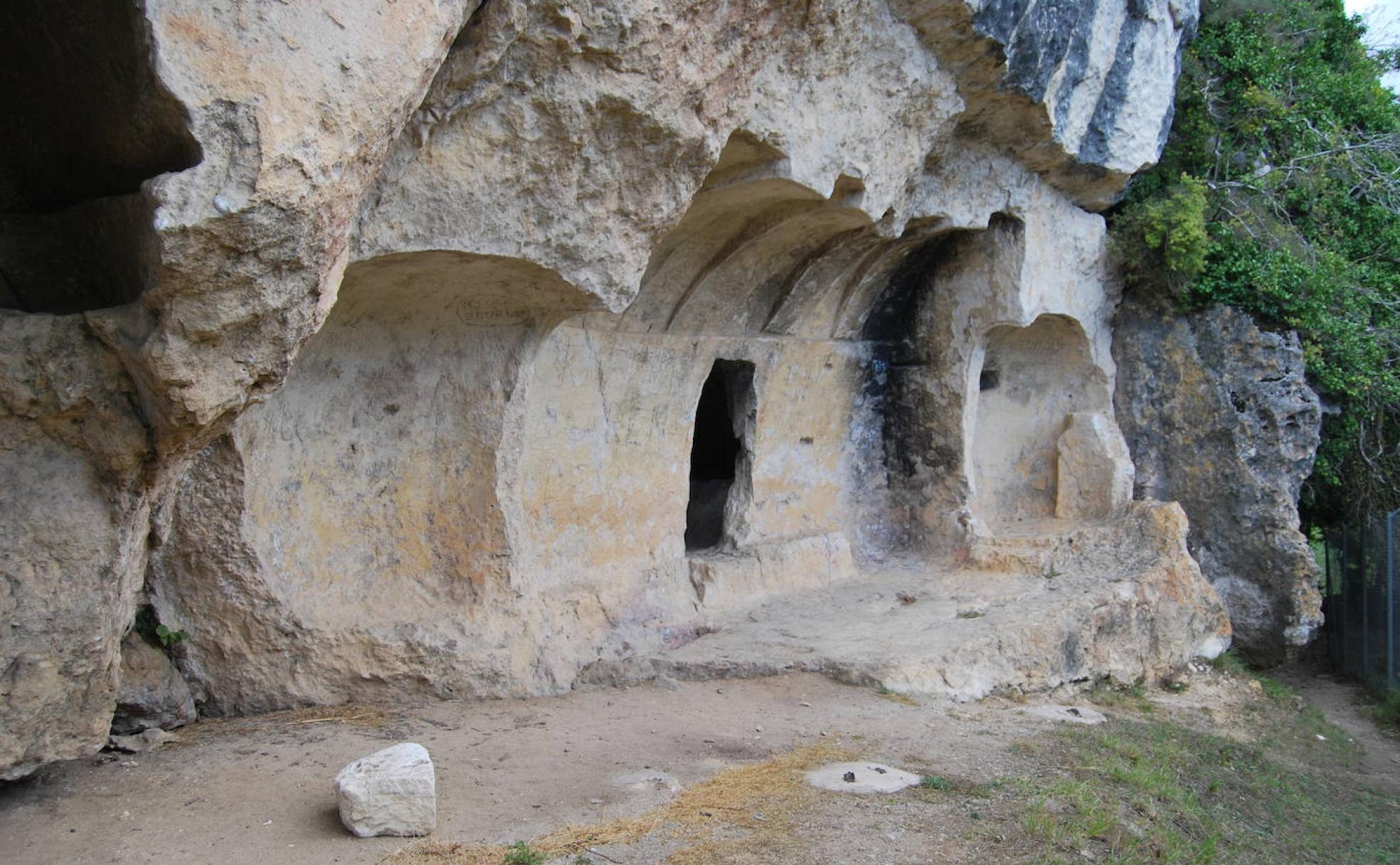 Un conjunto de eremitorios, iglesias rupestres y antiguas necrópolis esparcidas por Condado de Treviño.