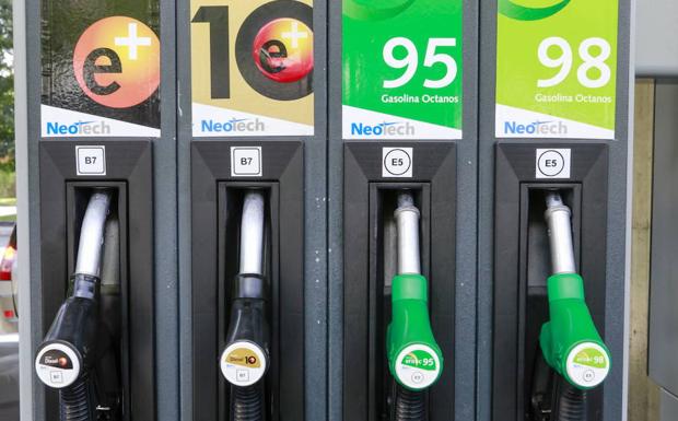 Echa 6 euros de gasolina en Palencia y se queja de que la aguja del depósito no sube