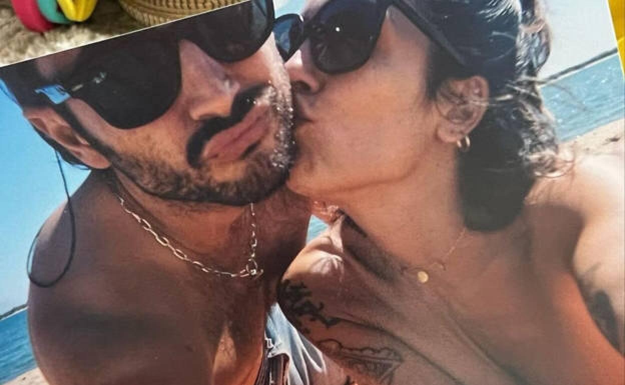 Lorena Castell presume, en las redes sociales, de su novio Rubén Bernal