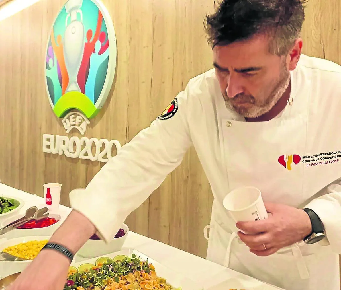 Alberto Villegas, durante la elaboración del almuerzo oficial de la UEFA Europa League. 