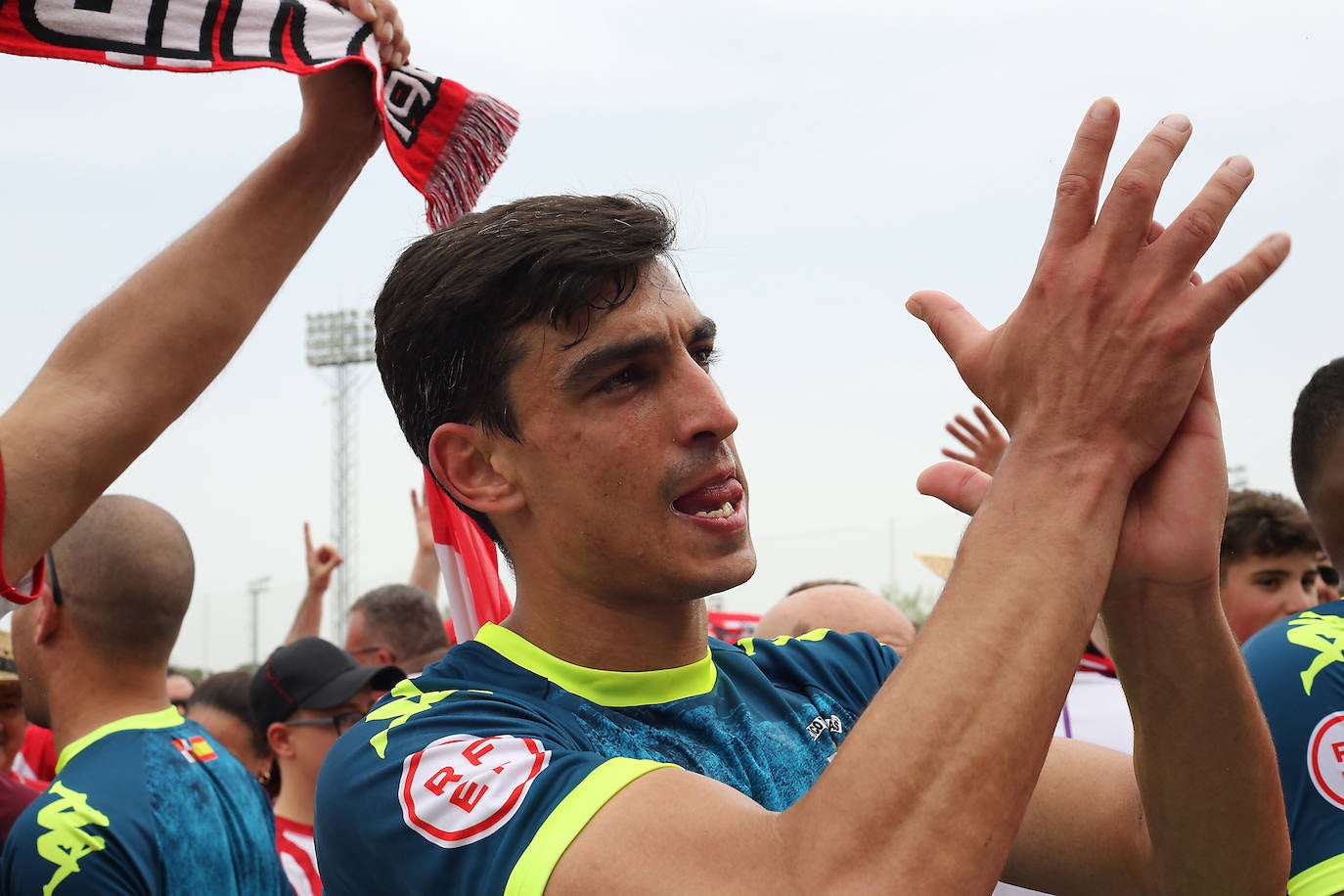 Los jugadores, desolados, al final del encuentro.