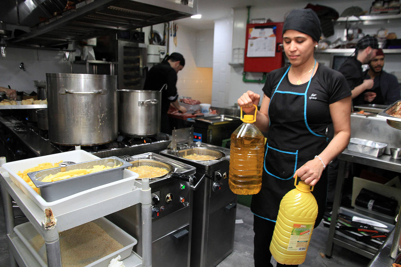 Las cocinas de bares y restaurantes han notado el incremento de los productos durante los últimos meses. 