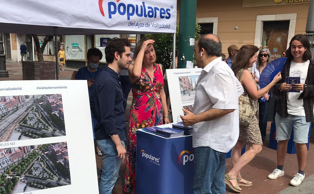 Pilar del Olmo, presidente del PP de Valladolid, en la jornada informativa de esta mañana. 