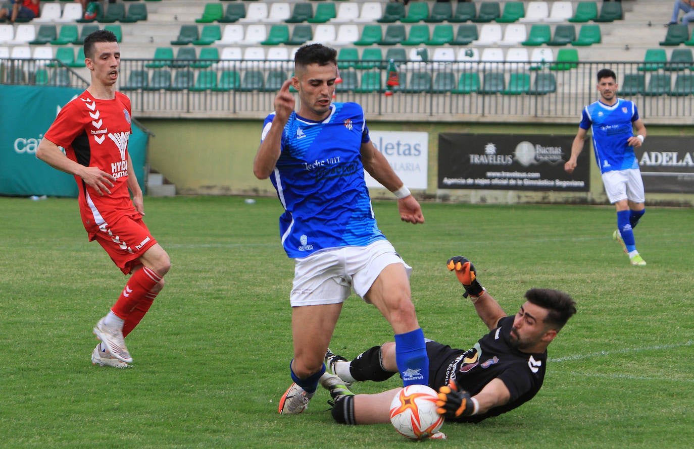 El portero del Turégano salva una de las acciones más peligrosas del Unami.