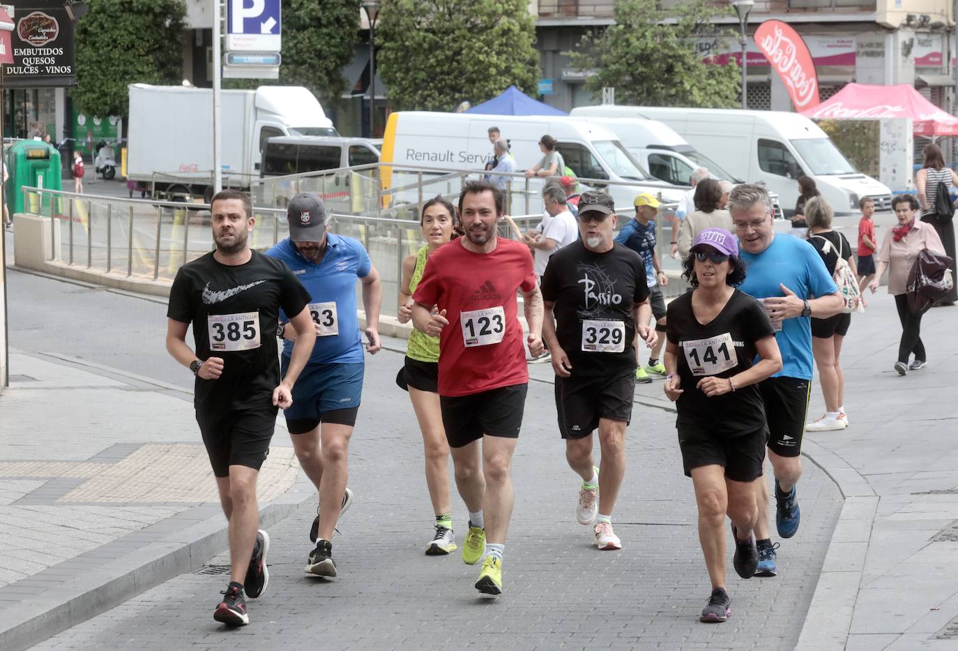 Fotos: La Carrera de La Antigua reúne a medio millar de atletas en Valladolid (1/3)