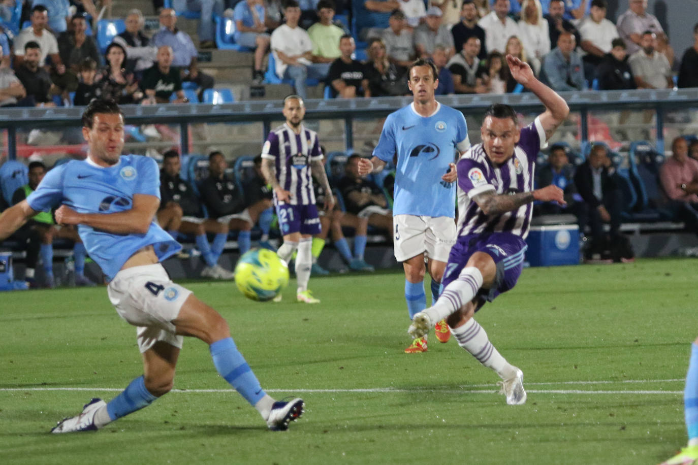 Fotos: El Real Valladolid no falla en Ibiza y sigue soñando con el ascenso directo