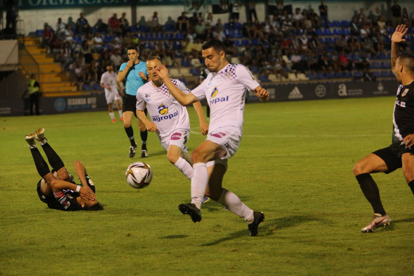 Fotos: Adiós al sueño del &#039;play off&#039; del Palencia Cristo