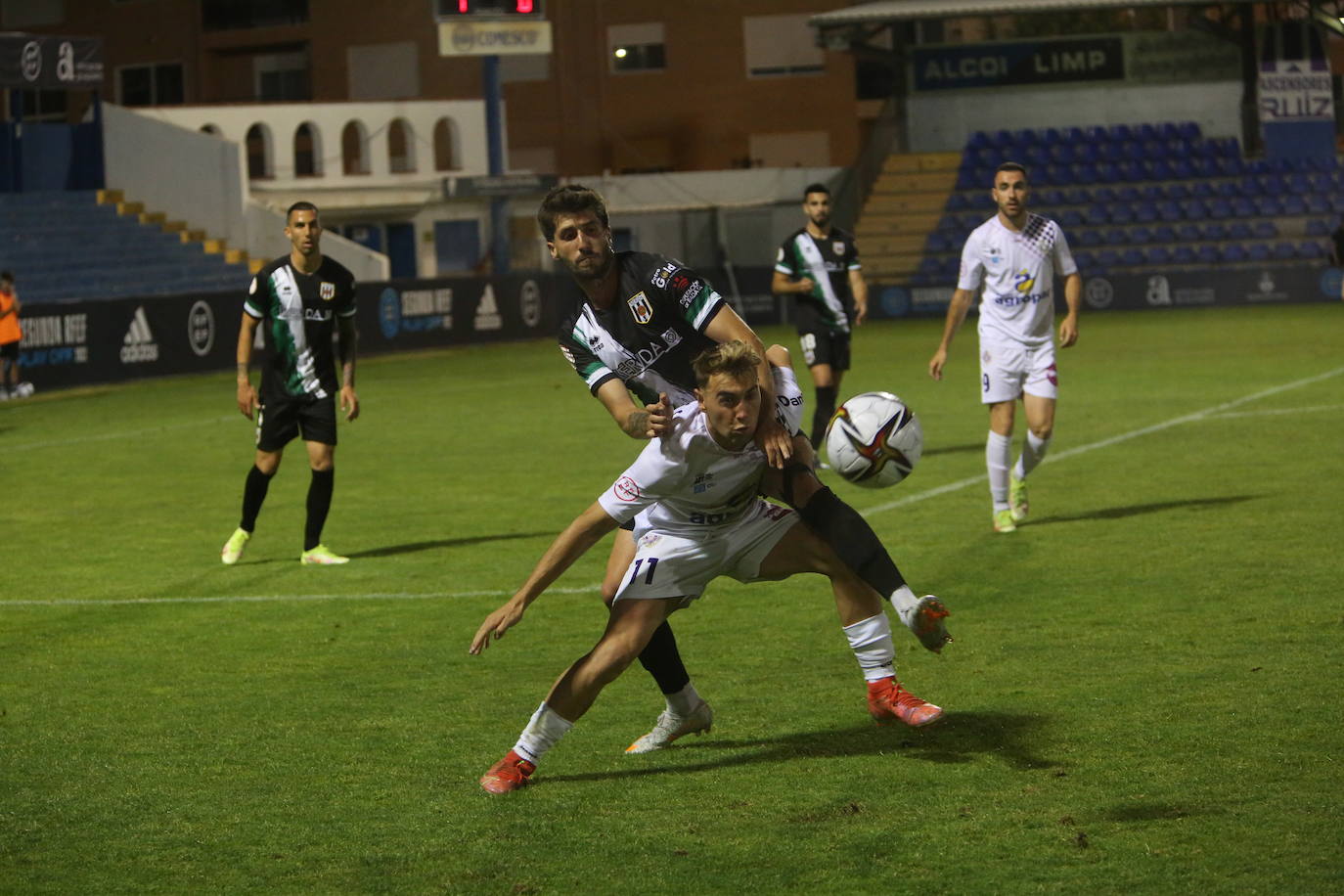 Fotos: Adiós al sueño del &#039;play off&#039; del Palencia Cristo