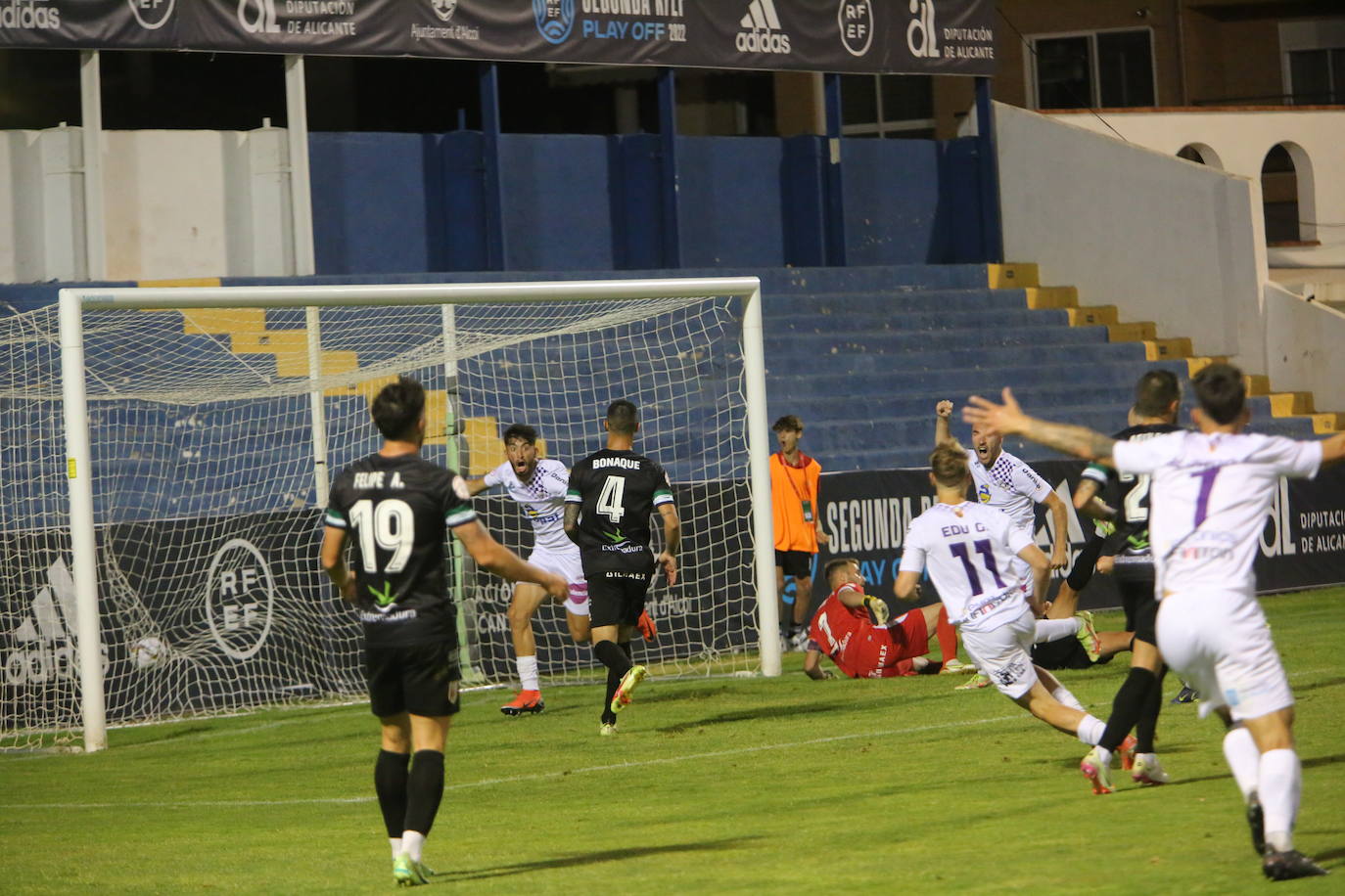 Fotos: Adiós al sueño del &#039;play off&#039; del Palencia Cristo