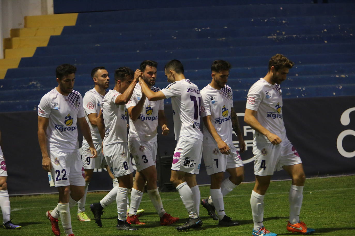 Fotos: Adiós al sueño del &#039;play off&#039; del Palencia Cristo