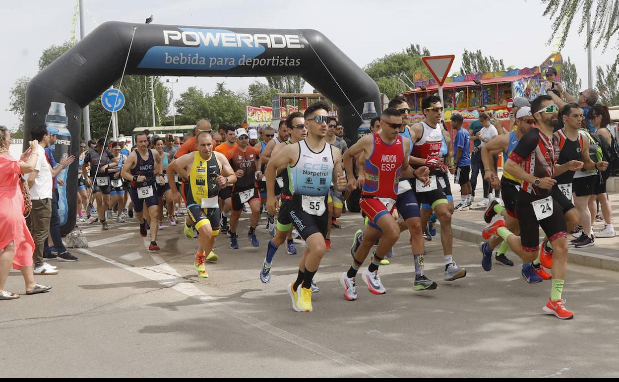 El ganador de la prueba encabeza la carrera desde la salida.