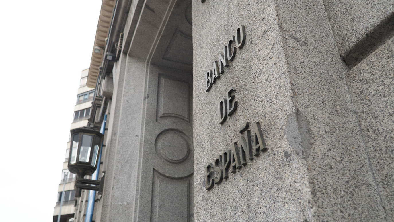 Acceso a la sede del Banco de España en Valladolid.