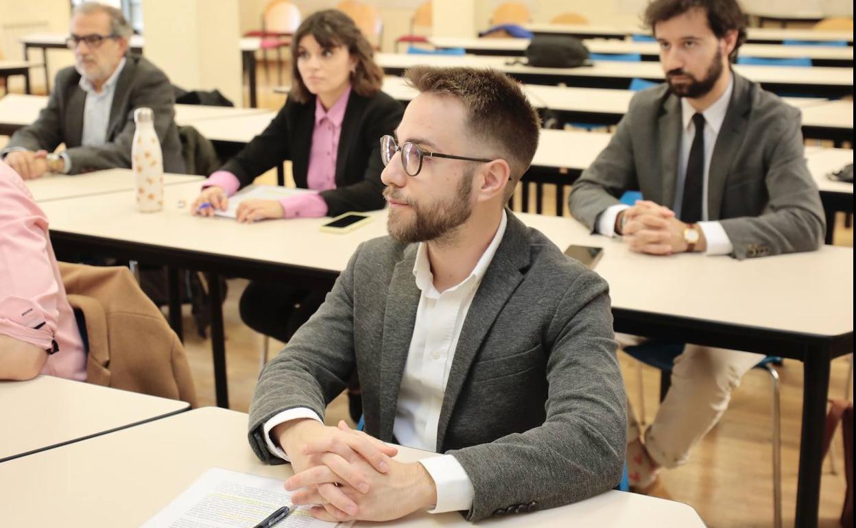 Alberto Macho, en primer término, en una jornada de jóvenes investigadores. 