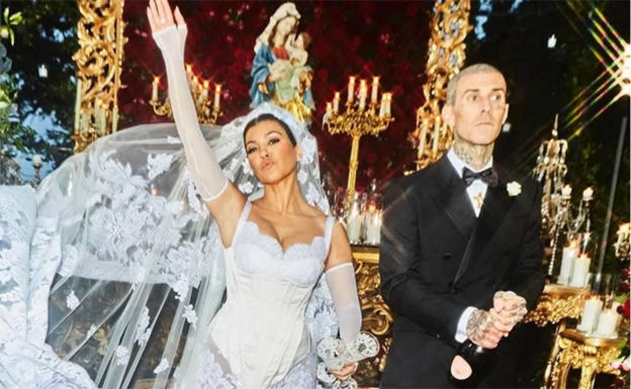 Imagen de la boda de Kourtney Kardashian y Travis Barker. 