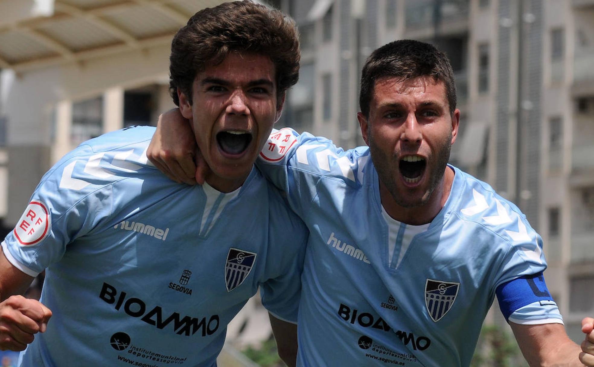 Rafa Llorente y Manu celebran uno de los tantos conseguidos este domingo en Elda.