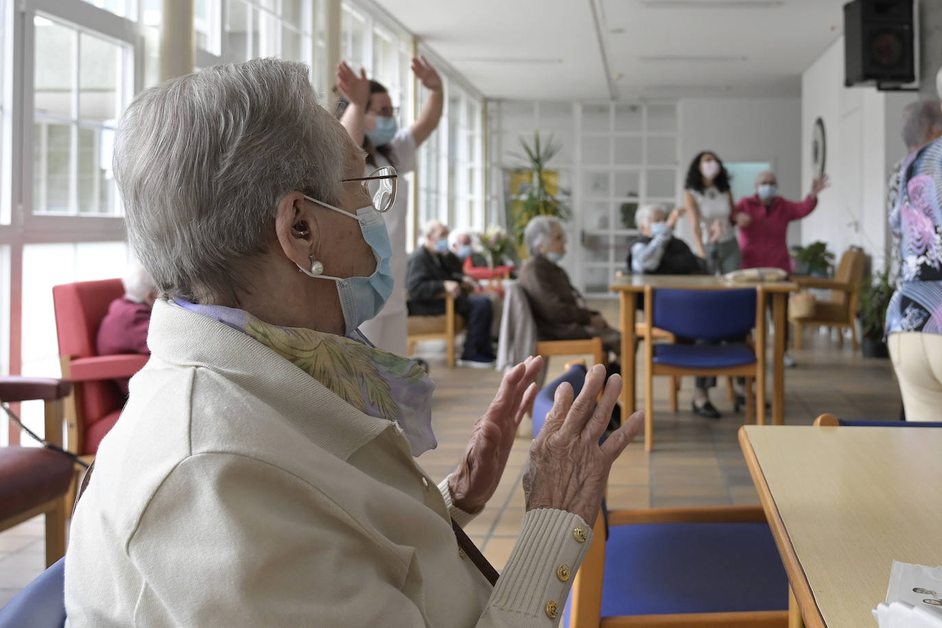 Ancianos en una residencia de mayores. 
