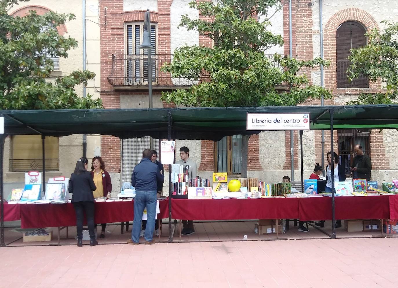 Puestos de librerías en una edición anterior de la feria. 