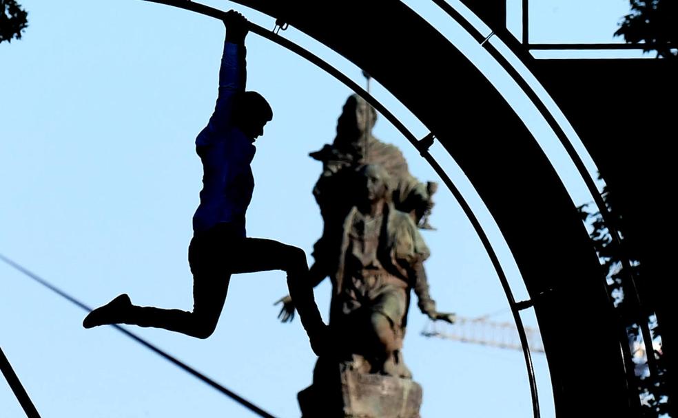 La compañía francesa Bivouac presenta en valladolid 'Perceptiones', un espectáculo de circo contemporáneo.