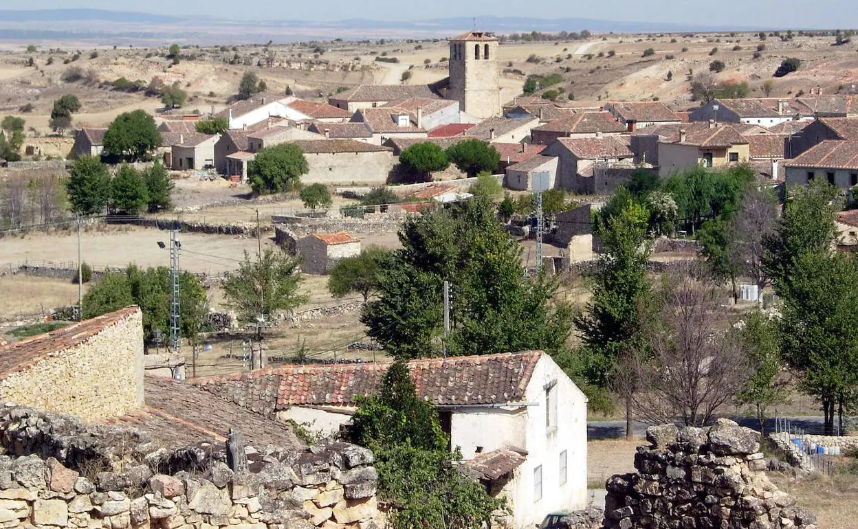 Vista de Valleruela de Sepúlveda, en la provincia de Segovia, donde está el yacimiento en el que actuó el denunciado. 