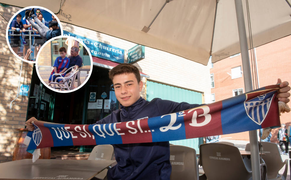 Saúl posa en la misma terraza en la que hace siete años fue fotografiado tras la eliminación de la Sego en Algeciras.